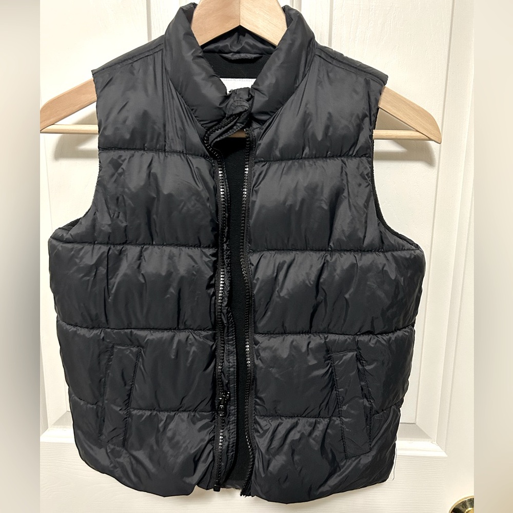 Old Navy Black Kids Puffer Vest Size Small 6-7